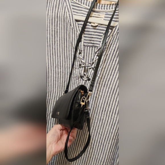 Wilson's Pelle Studio Black Leather Crossbody Wristlette Bag - Picture 16 of 16